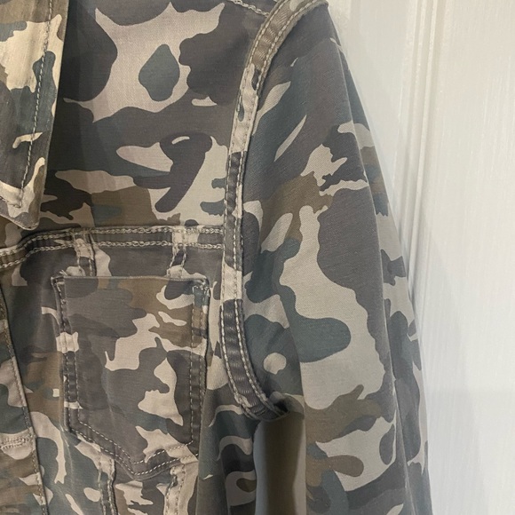 Camo Jean Jacket Size Small - Picture 10 of 13